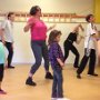 27. April 2015<br />HipHop Workshop für Eltern und Kinder ab 4 Jahren<br />in der Kita Bienenhaus, Ochtendung mit Tanzdozentin Julianna Felske