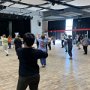 Line Dance mit Tibor Mosch & Saenab Sahabuddin (Gesang) am 09.10.2021 im Forum Polch